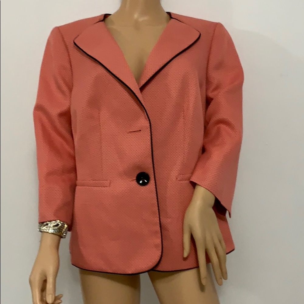 Woman’s Le Suit Separates Blazer.